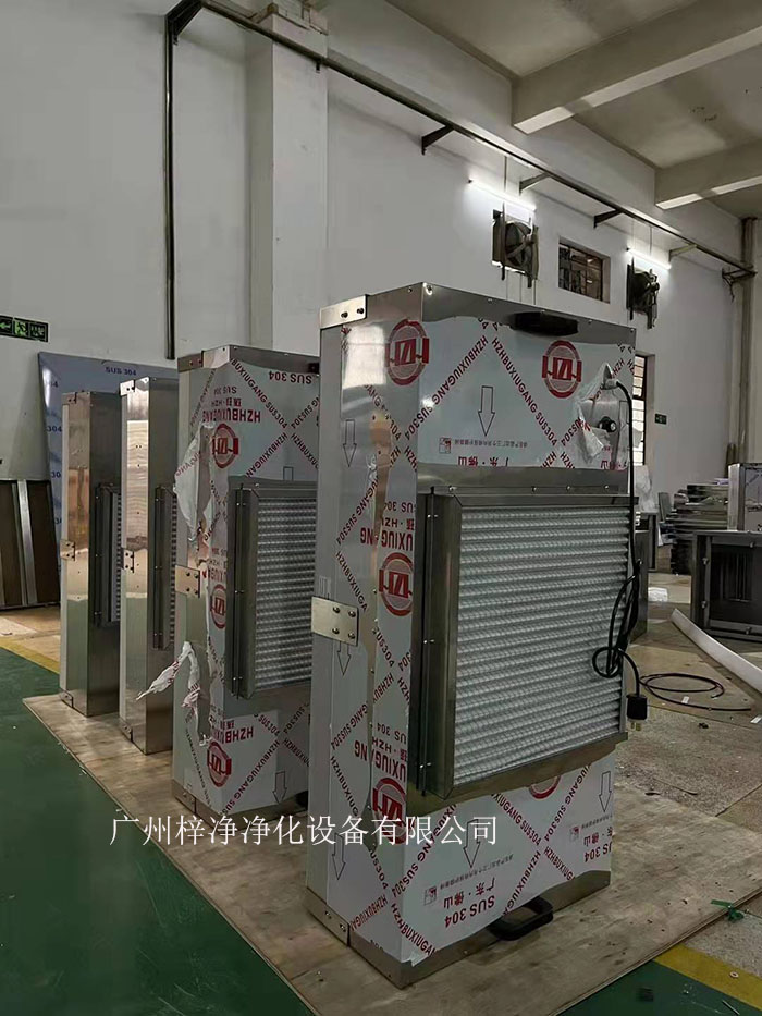 潔凈棚風(fēng)機從FFU的頂部將空氣吸入，經(jīng)過初效過濾器，高效過濾器的過濾，過濾后的潔凈空氣以0.45m/s±20%的風(fēng)速在整個出風(fēng)面勻速送出到棚內(nèi)。